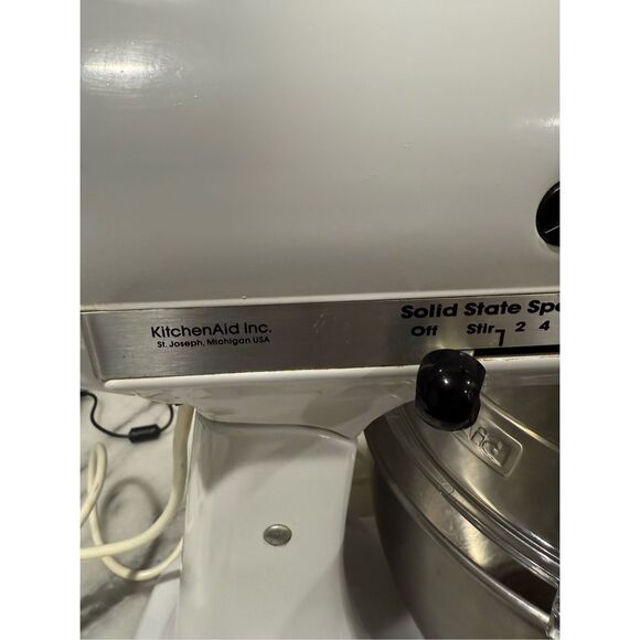 KitchenAid Classic Stand Mixer K45SS 4.5 Qt White w/ Bowl & 3 Attachments USA - Picture 5 of 9